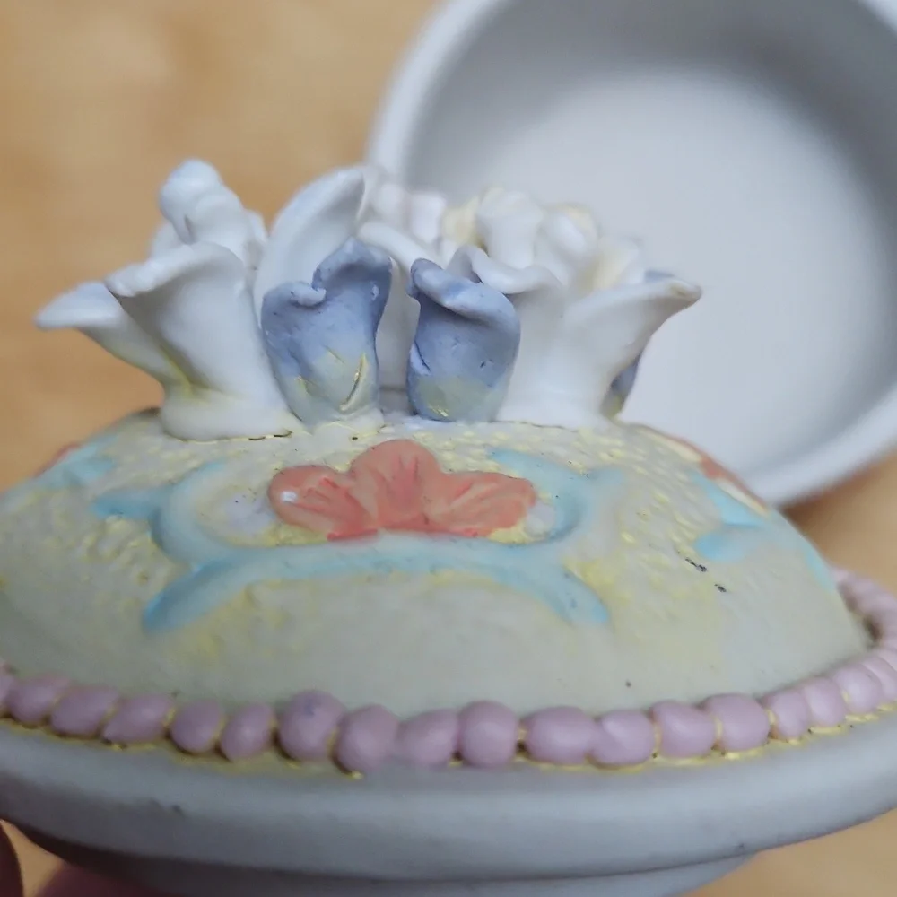 Floral Porcelain Round Trinket Box With 80s Vintage Decorative Keepsake Holder